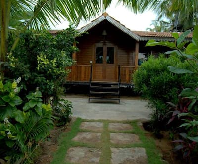 https://imgcld.yatra.com/ytimages/image/upload/t_hotel_yatra_city_desktop/v1435525891/Domestic Hotels/Hotels_ Goa /Pele's Wind Song Wood Cottage/Overview.jpg